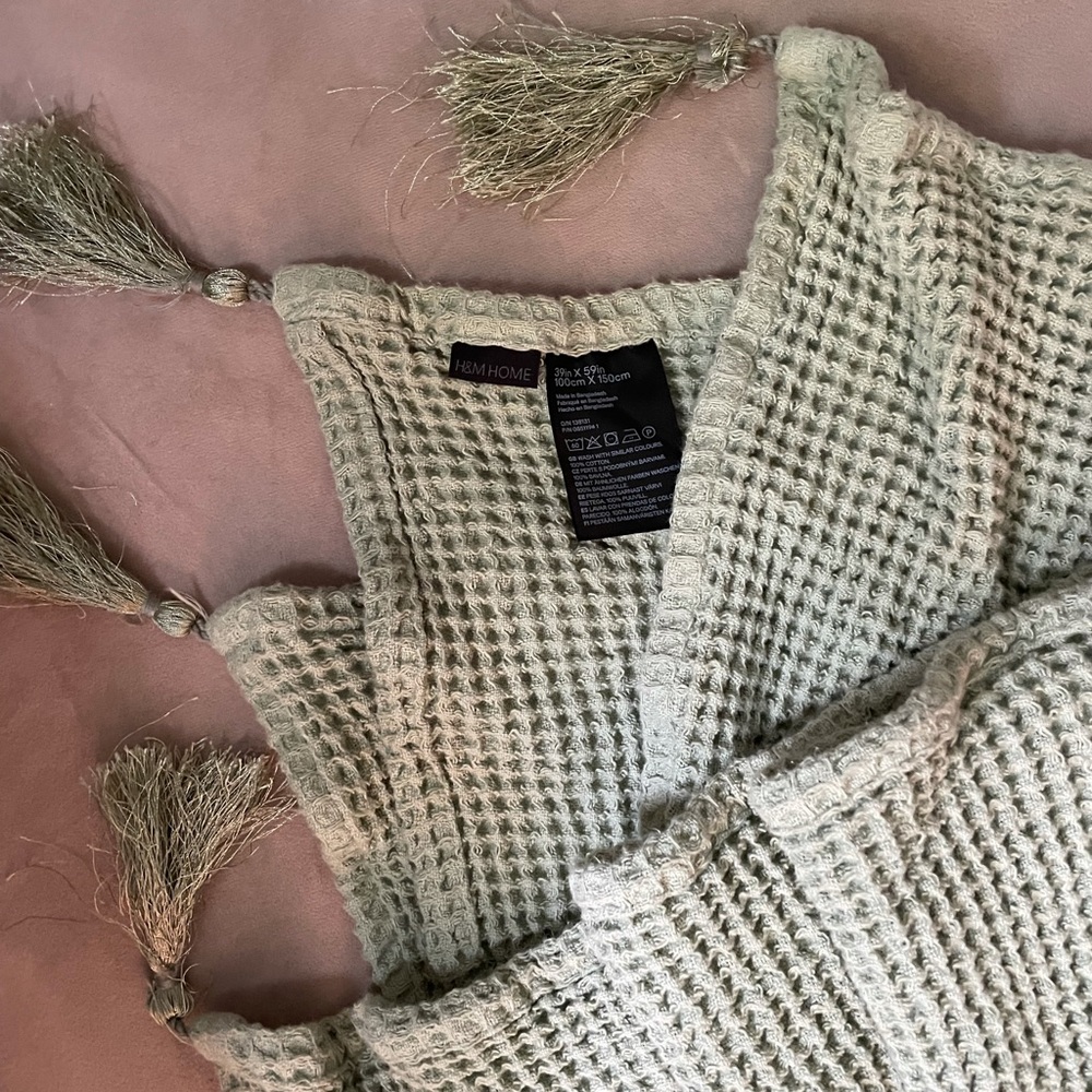 H&M home waffled tasseled throw
